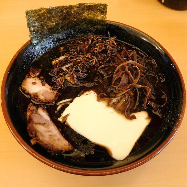 「黒らーめん（800円）」@らーめん梅吉の写真