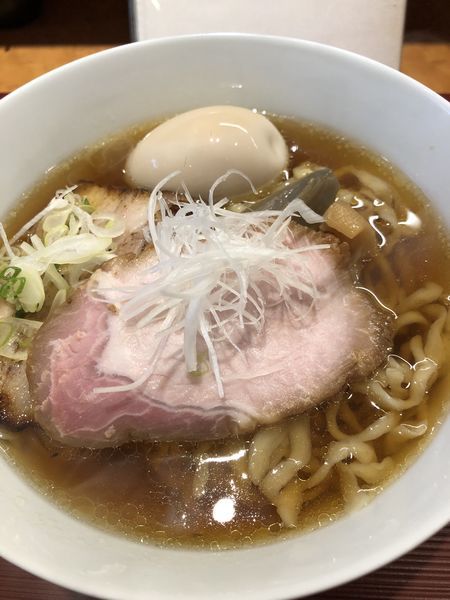 「醤油 手もみ麺 ¥750＋味玉 ¥100」@麺 みつヰの写真