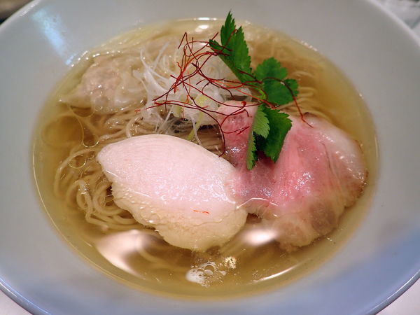 「地鶏塩拉麺」@麺画廊 英の写真