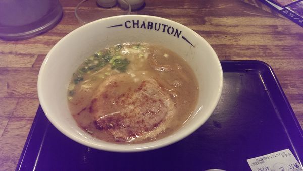 「豚骨魚介らーめん、替え玉二玉」@とんこつらぁ麺 CHABUTON 下北沢駅前店の写真