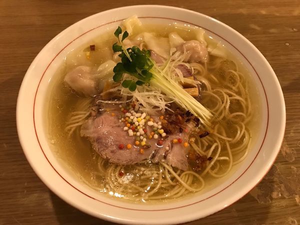 「海老ワンタン塩そば」@地球の中華そばの写真