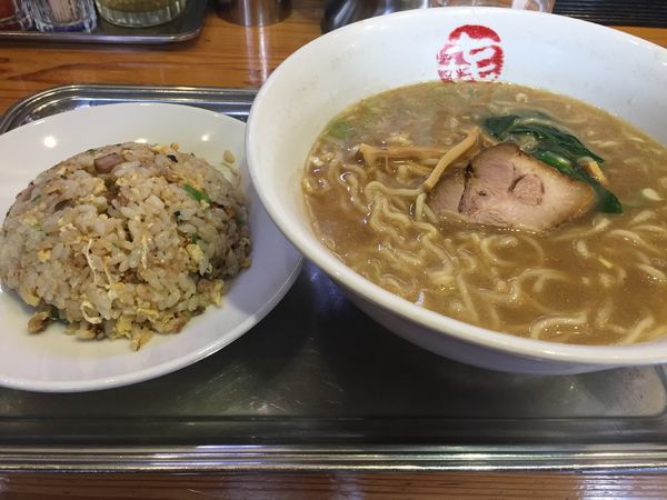 「中華そば小（700円）＋チャーハン小（400円）」@中華そば まるきの写真