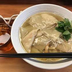 海老塩わんたんめん ¥1080 大盛 ¥150