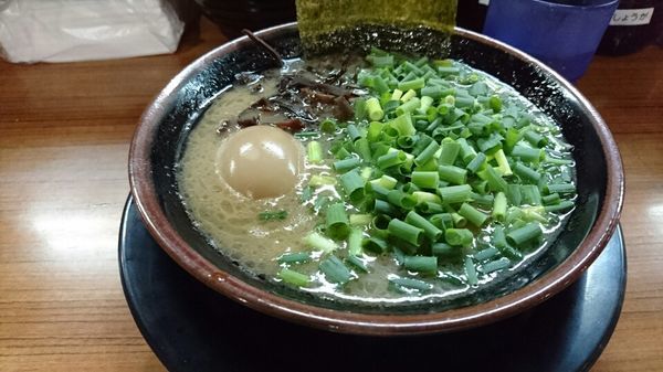 「ねぎラーメン+味たまご+替え玉　＠１０００円」@博多長浜らーめん ぼたんの写真