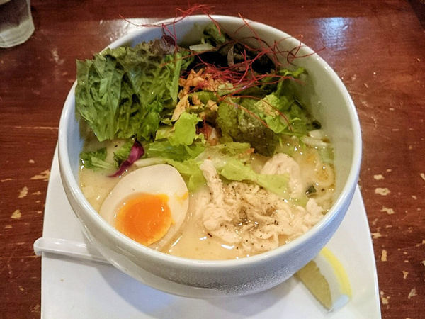 「名物鶏白湯塩そば」@鶏白湯麺 蔭山 高田馬場店の写真