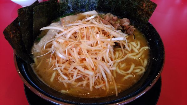 「中盛り　辛ネギ　のり　他」@家系ラーメン王道 王道之印の写真