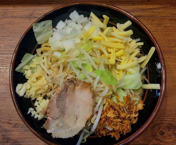 「まぜそば(卵黄抜き）850円」@横浜家系ラーメン たくみ家 水戸見和店の写真