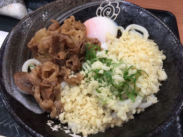「牛肉温玉ぶっかけうどん 中（550円）」@はなまるうどん アリオ北砂店の写真