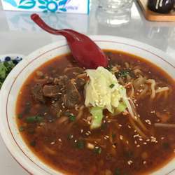 無雙麻辣牛肉麺（小辛）