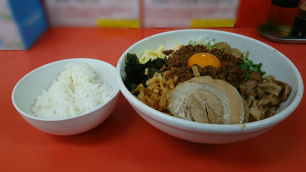 「台湾まぜそば+追い飯+くずし豚+半ライス」@らー麺 ぶたのジョーの写真