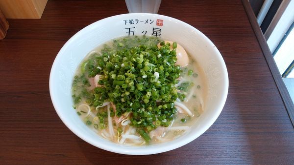 「ラーメン(中)＋味玉＋ネギ増量」@下松ラーメン 五ッ星の写真