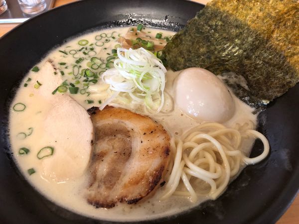 「鶏白湯醤油ラーメン750円、味玉」@麺屋 雷 鶏’sの写真