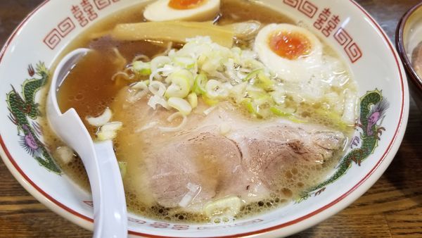 「味玉中華そば　醤油」@らあめん 寸八 総本店の写真