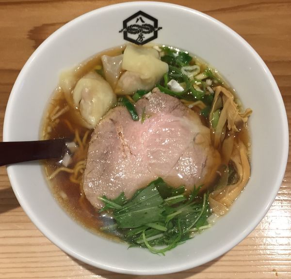 「鶏醤油ラーメン890円」@らーめん八房 神田本店の写真
