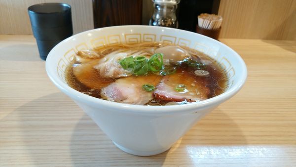 「特製醤油らぁ麺」@中村麺三郎商店の写真