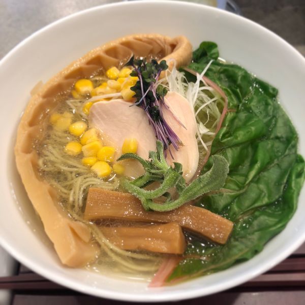 「空 旨味鶏塩そば」@ラーメンクワトロの写真