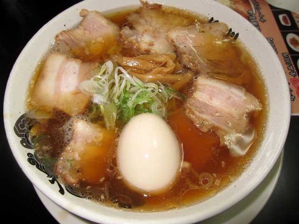 「淡麗醤油チャーシュー　930円＋味玉　100円」@食堂 はせ川の写真