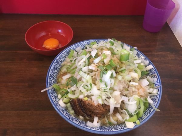 「ラーメン（ミニ、ネギ、生卵、ニンニク、野菜、脂増し増し）」@龍麺 ふえ郎の写真