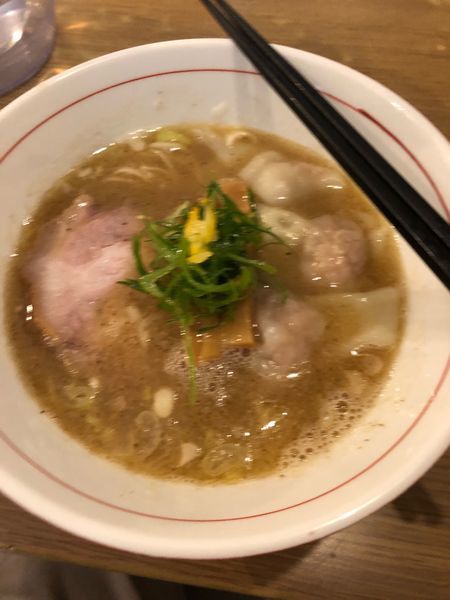 「海老ワンタン白湯そば」@地球の中華そばの写真