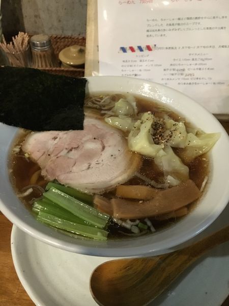 「ワンタン麺 平打ち麺」@らーめん ひよりの写真