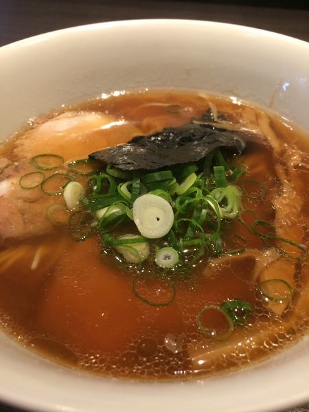 「醤油チャーシュー大盛り¥1210」@支那そばや 本店の写真