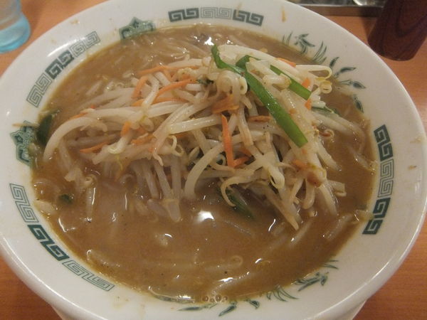 「味噌ラーメン520円(大盛無料券で大盛無料)」@日高屋 鶯谷店の写真