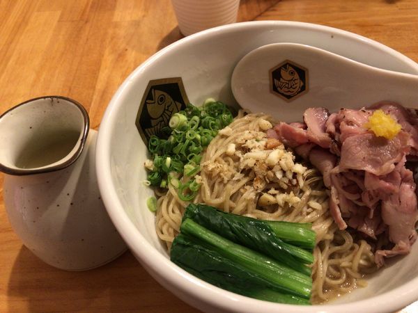 「鯛油そば」@真鯛らーめん 麺魚の写真