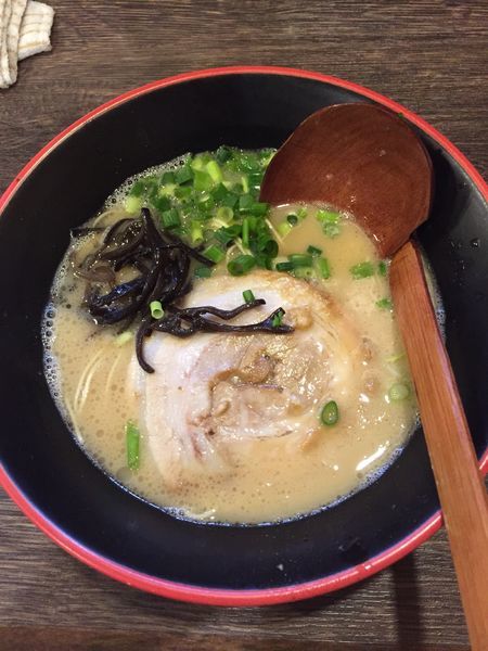 「博多ラーメン ハリガネ＋替え玉 こな落とし ¥600」@らーめん たつ屋の写真