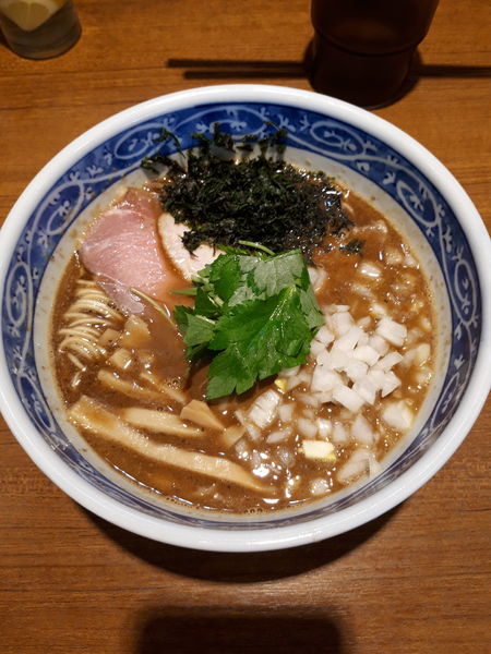 「(限定)アゴ煮干の醤油豚骨そば800円」@寿製麺よしかわ 川越店の写真