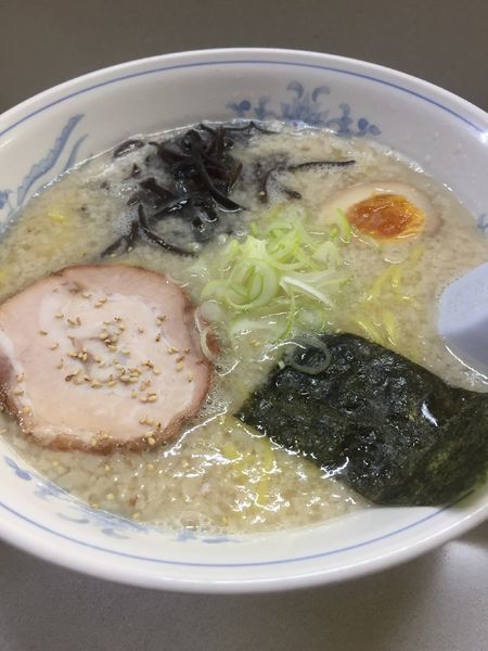 「背脂とんこつ白」@ラーメン・ぶーけの写真
