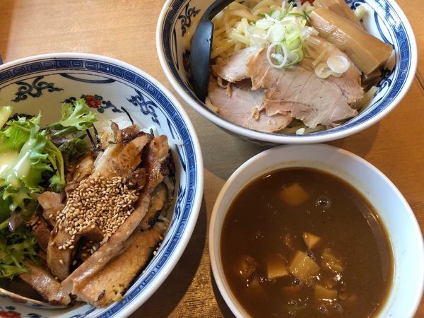 「カレーつけ麺とチャーシュー丼のハーフ」@ばいこうけん 東京の写真