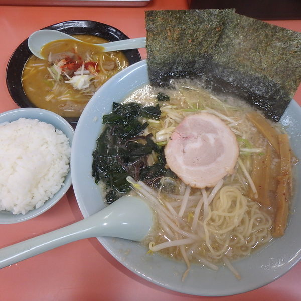 「ネギラーメン、もつ煮(小)、半ライス」@ラーメンショップ 東大室店の写真