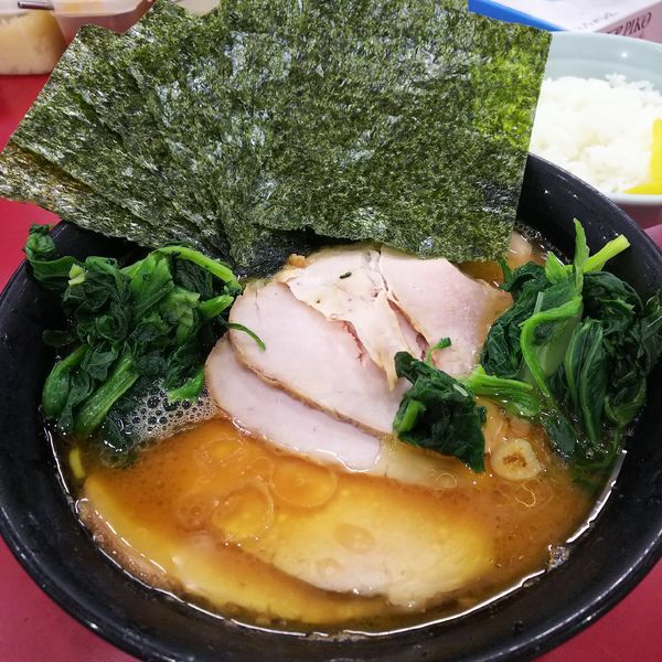 「ﾁｬｰｼｭｰ麺(並)￥890+青菜、海苔 ライス」@杉田家 千葉祐光店の写真
