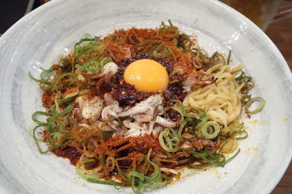 「赤げそそば」@魚介系まぜそば専門店 魚がしそば 新橋本店の写真