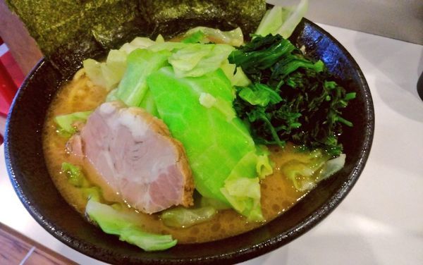 「醤油豚骨・並＋キャベツ」@かわむら家の写真