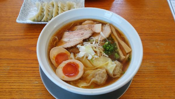 「【限定】特製生姜香る地鶏そば(醤油)＋茹で餃子６個」@栃木中華そば 神志の写真