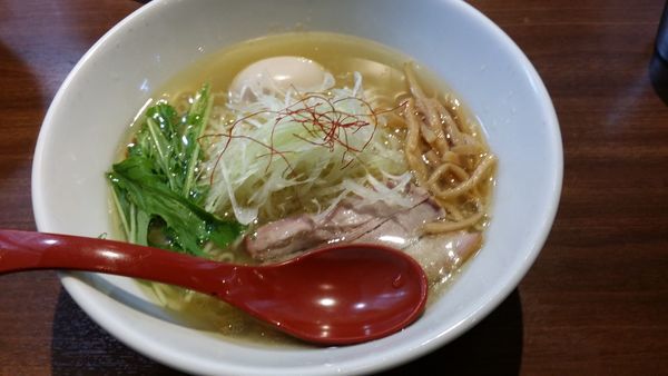 「香彩鶏だし塩らーめん＋味玉子」@麺屋 翔 品川店の写真