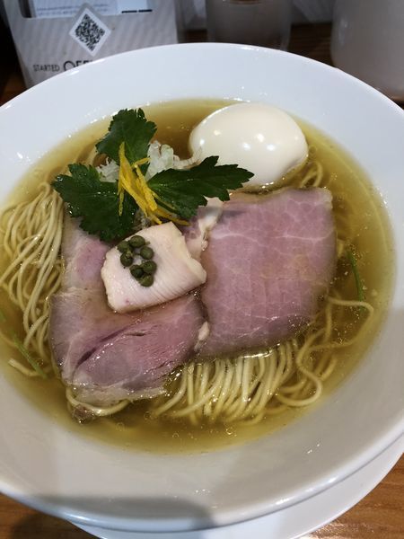 「《土日限定》琥珀そば ¥900+味玉 ¥200」@麺LABOひろの写真