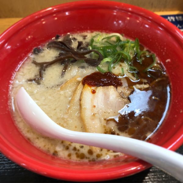 「赤丸とんこつ」@IPPUDO NOODLE EXPRESS 蓮田SA店の写真