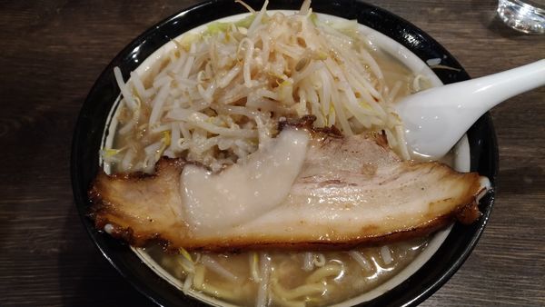 「ジャンクメガ豚麺」@節骨麺たいぞう 葛西店の写真