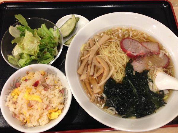 「ラーメン＋半チャーハン（ランチメニュー）」@中華料理 新僑亭の写真