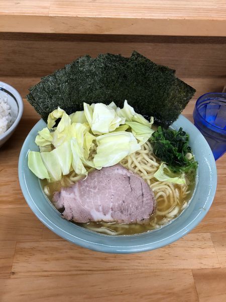 「醤油大盛り 麺固め味濃いめ油少し多め 海苔 小ライス」@捲り家の写真