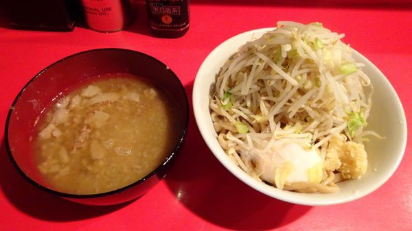 「小つけ麺（800円）＋温泉玉子（100円）ニンニクアブラ」@ラーメン二郎 府中店の写真