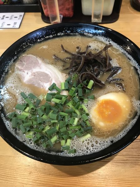 「豚骨ラーメン+替玉(¥750+¥100)」@麺心 新井の写真