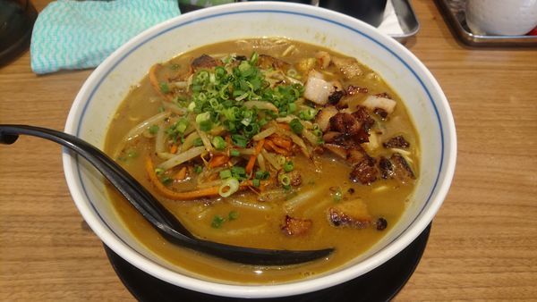 「鶏白湯スパイシーカレー麺+コロコロチャーシュー」@麺場 鶏源 TORIGEN 蒲田店の写真