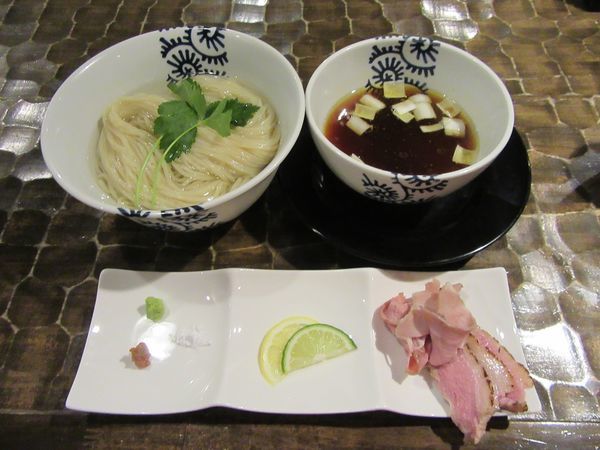 「限定　淡麗昆布水醤油つけ蕎麦（９００円）＋ＥＢＩライス」@特級鶏蕎麦 龍介の写真