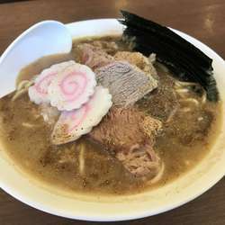 煮干鶏白湯醤油全部のせ（880円）