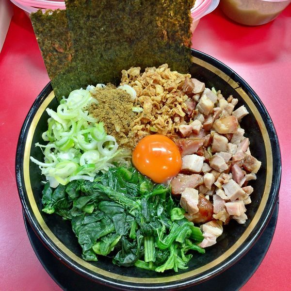 「恵寿卵・油そば（カレー粉）￥７５０」@家系ラーメン とらきち家の写真