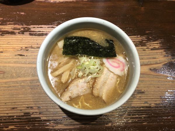 「しょう油らーめん」@らーめん 山頭火 新宿南口店の写真