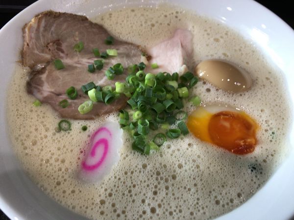 「アワトロラーメン750円+味玉100円」@アワトロ龍宮の写真